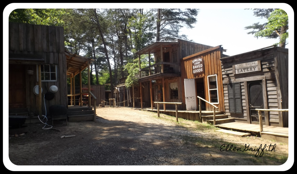 Old West Comes Alive at the Dogwood Pass in Beaver Ohio, A MUST SEE
